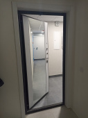 Входная дверь Фрегат 3К с зеркалом и магнитным уплотнителем